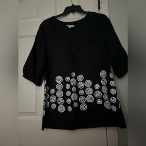 Beautiful Black & White top. 100% Linen, Size: 10